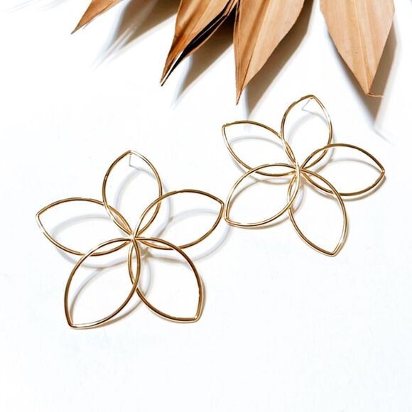 Anthropologie Jewelry - Gold flower earrings #761